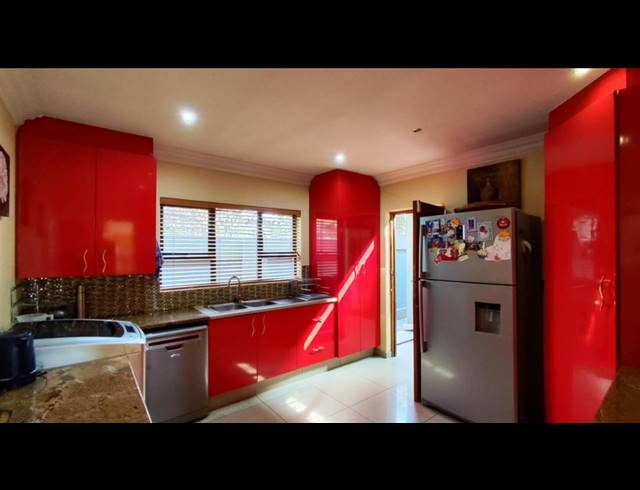 5 BEDROOM HOUSE FOR SALE IN PARKHAVEN